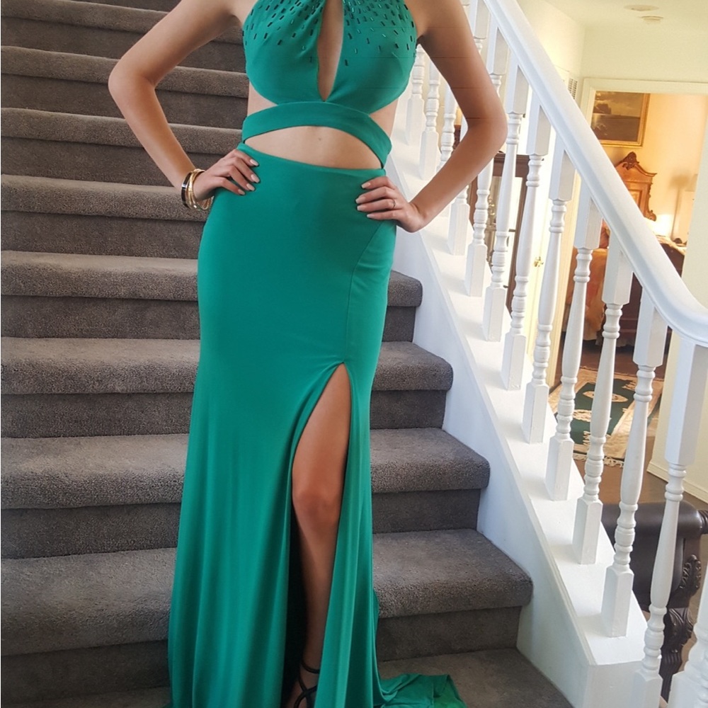Elegant Green Evening Gown - Picture 13 of 13
